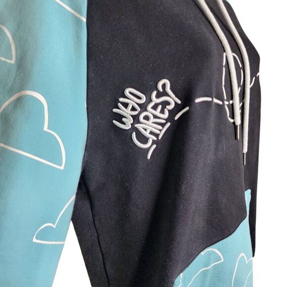 D'Angelo Wallace Who Cares Hoodie Sweatshirt Bee Clouds Mens Size M Black Blue - Picture 2 of 7